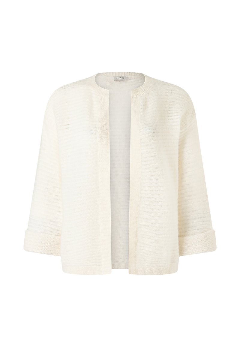 Weißer Strickcardigan mit lockerem Schnitt, offener Vorderseite und Dreiviertelärmeln. Die Textur weist horizontale Linien auf und besteht aus einem weichen, leichten Stoff.