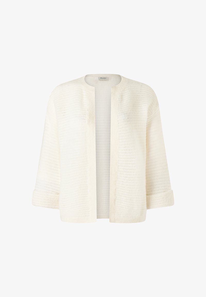 Witte gebreide cardigan met een relaxte pasvorm, open voorkant en driekwart mouwen. De structuur heeft horizontale lijnen en een zachte, lichte stof.