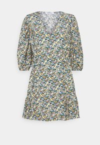 Robe fleurie avec un décolleté en V, des manches bouffantes et une jupe froncée. Présente un motif coloré de petites fleurs sur un fond vert foncé.