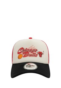White baseball cap with a black brim, featuring a red Chicago Bulls logo and basketball design. Adjustable fit with textured fabric.