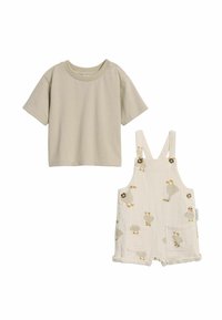 Beige katoenen T-shirt met korte mouwen. Crème kleurige overal met eendenpatroon, verstelbare bandjes en twee voorzakken. Zachte textuur.