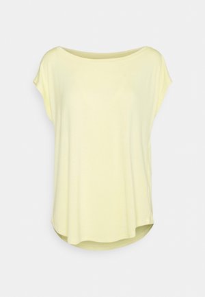 Vaaleankeltainen lyhythihainen paita, jossa on rento malli, pyöreä kaula-aukko ja kaareva helma. Pehmeä kangas ja sileä pinta, vähäinen yksityiskohtaisuus.