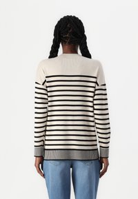 VILA VIOSTRIA V NECK  - Jopica - feather gray/black beauty
