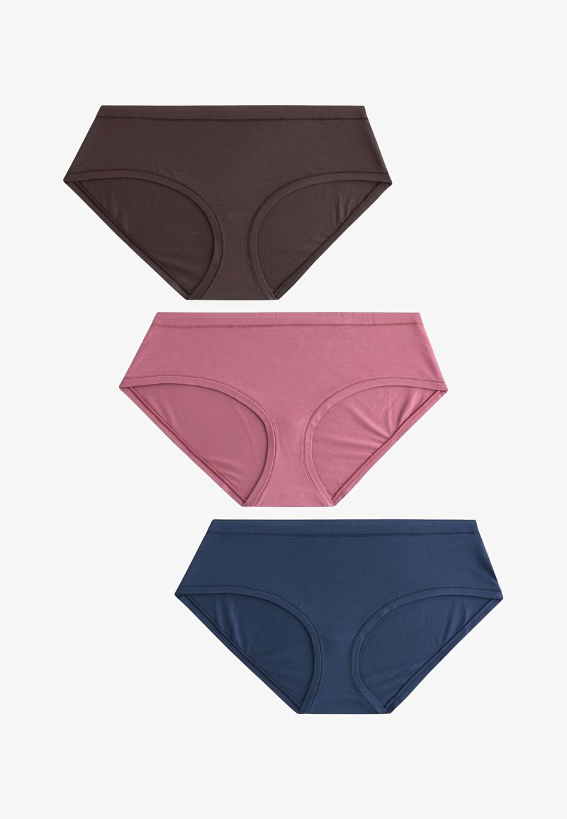 Trois culottes en coton pour femmes en marron, rose et bleu marine, disposées verticalement sur un fond blanc.