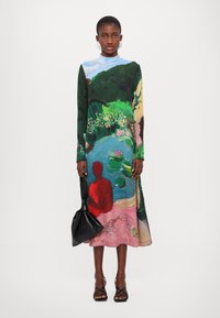 Stine Goya LONG SLEEVE Maxi-jurk summer house/meerkleurig