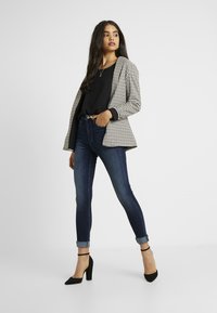 ONLY Tall ONLGOSH HIGHWAIST - Calças de ganga de corte skinny - dark blue denim