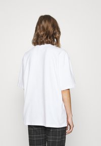 adidas Originals TEE - Paprasti marškinėliai - white