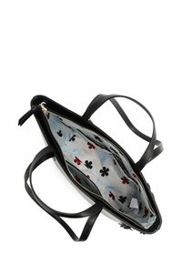 Černá kožená kabelka s dvojitými rukojetěmi a zipovým uzávěrem. Interiér je vybaven světle modrou podšívkou s černými a červenými květinovými vzory.