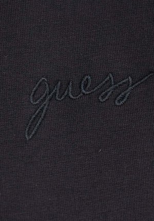 Zwarte stof met een gestructureerd breipatroon, featuring een ingewikkeld gestikt "guess" logo in een donkere draad.