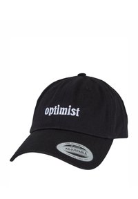 Sapca de baseball din bumbac negru cu cuvântul "optimist" brodat în alb. Dispune de o vizor curbat și o curea ajustabilă pentru dimensiune.