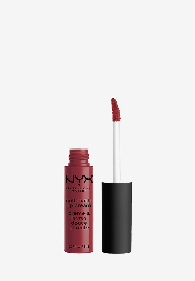 Crème lèvres mate douce NYX Professional Makeup avec flacon ouvert et applicateur incliné montrant une teinte rouge profond.