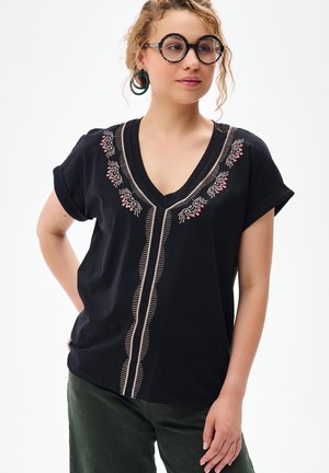 blue shadow, - T-shirt z nadrukiem