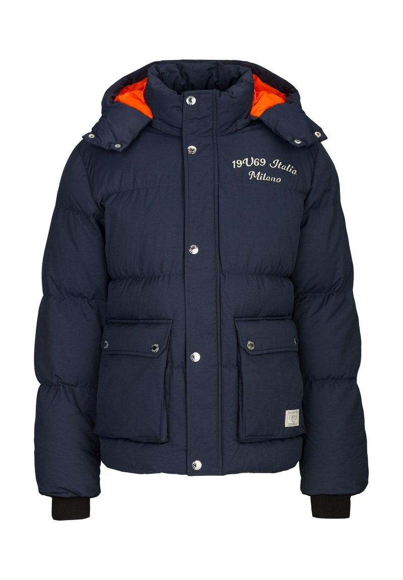 Marineblaues Steppjackett mit Kapuze, orangefarbener Innenfütterung, zwei Fronttaschen, Druckknöpfen und gerippten Bündchen; mit Logotext auf der Brust.