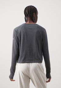 Columbia UNCHARTED - Pikkade varrukatega topp - shark