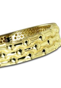 Bracelet rigide doré avec un design texturé présentant des motifs en nid d'abeille et des accents lisses et arrondis sur plusieurs bandes.