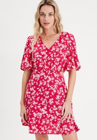 Cache Cache MIT ÖFFNUNGEN - Robe de jour - rouge