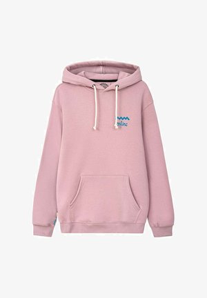 Jasnoróżowa bluza z kapturem z przednią kieszenią, regulowanymi białymi sznurkami i niebieską falą na piersi. Wykonana z miękkiego materiału.