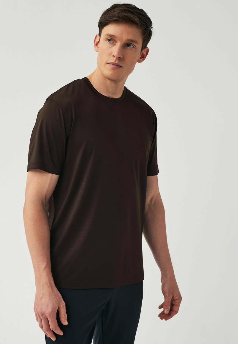 Next ACTIVE TEXTURED STANDARD - Jednoduch�é tričko - chocolate brown