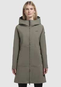 Giacca lunga khaki con cappuccio, dotata di zip frontale, polsini regolabili e tasche laterali. Tessuto morbido e resistente all'acqua con design minimalista.