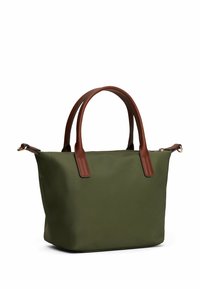 Grüne Stofftasche mit braunen Ledergriffen und -akzenten. Verfügt über einen Reißverschluss und eine strukturierte rechteckige Form.