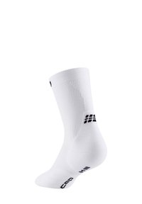 Witte sportieve sok met ribbeltextuur, halflange lengte tot de kuit, met zwarte logo-accenten aan de zijkant en hiel.