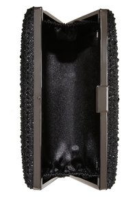 Černá obdélníková kabelka s texturovaným krystalovým povrchem a hladkým vnitřkem, vybavená kovovým uzávěrem a sbíranou tkaninou.