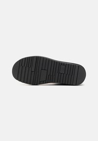 XTI Botines - black
