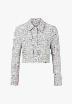 Giacca in tweed testurizzato ritagliata con maniche lunghe, quattro bottoni bianchi frontali, due tasche sul petto e colletto classico in colori chiari misti.
