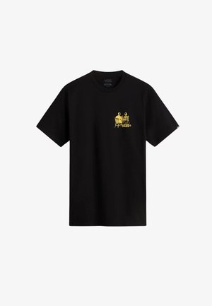 Camiseta de algodón negra con un gráfico amarillo de dos figuras sentadas en una mesa con el texto "VANS". Mangas cortas y escote tipo crew.