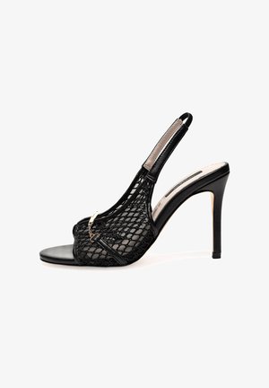 Schwarzer Slingback-Schuh mit hohen Absätzen, aus Mesh-Obermaterial, offenem Zehendesign und goldenen Akzenten. Glatter Lederabsatz und Innensohle.