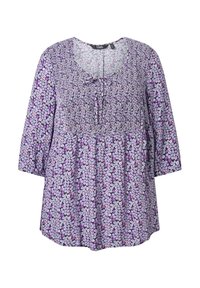 Lila Bluse mit floralem Muster und Dreiviertelärmeln, gerafftem Ausschnitt und Schleifendetail, aus strukturierter Stoff mit verschiedenen Lavendel- und weißen Blüten.