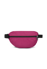 Fanny pack i stark rosa tyg med en slät yta, utrustad med en svart dragkedja och justerbar svart rem för säker bärning.