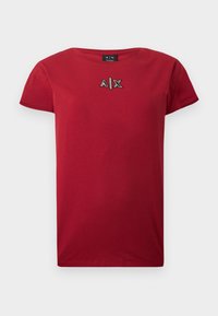 Κόκκινο T-shirt με κοντά μανίκια και στρογγυλή λαιμόκοψη, με μικρό ασπρόμαυρο λογότυπο "A|X" κεντραρισμένο κάτω από το λαιμό.