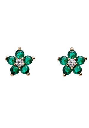 Paire de boucles d'oreilles en or en forme de fleurs, composées de cinq pierres précieuses vertes formant les pétales et d'une pierre précieuse claire au centre de chacune.