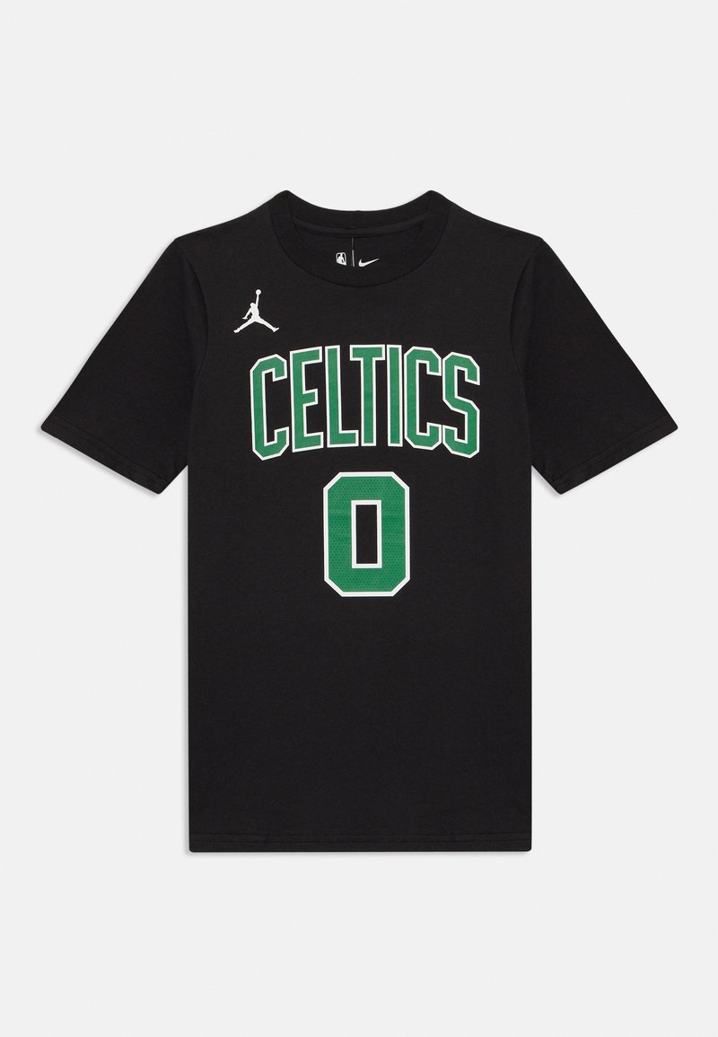 Czarna bawełniana koszulka z napisem "CELTICS" w zielono-białej kolorystyce, z dużą zieloną cyfrą "0" oraz białym logo Jumpman na lewym ramieniu.