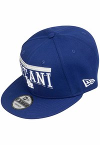 Blaue Snapback-Kappe aus Baumwolle mit einem auffälligen weißen "Los Angeles"-Logoschriftzug und einem flachen Schirmdesign. Beinhaltet ein seitliches Logodetail.