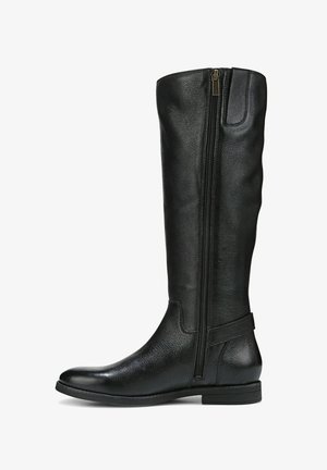 Botte noire en cuir, montant jusqu'au genou, avec une texture lisse, dotée d'une fermeture éclair sur le côté et de peu de métal. Bout arrondi et talon bas.