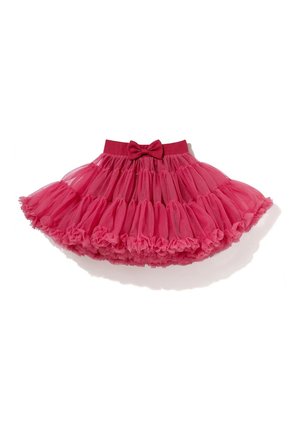 Czerwona warstwowa spódnica z tiulu z marszczonymi falbankami i pasującą czerwoną kokardą na talii, rozłożona na białym tle.