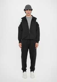 EA7 Emporio Armani Träningsset - black