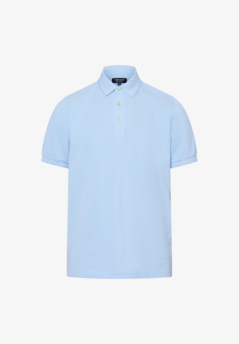 Hellblaues Poloshirt aus strukturiertem Stoff, ausgestattet mit einer Knopfleiste mit drei Knöpfen, kurzen Ärmeln und dezenten Stickdetails.