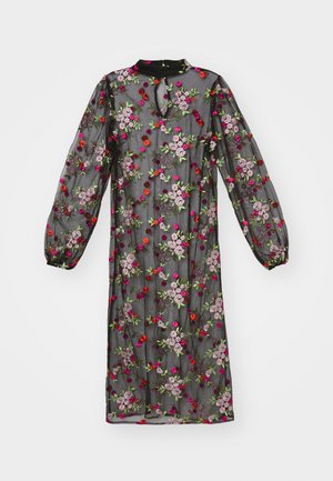 Rochie neagră transparentă cu mâneci lungi și voluminoase, având broderie florală colorată în nuanțe de roz, roșu și verde pe un material texturat. Detaliu cu decupaj la gât.