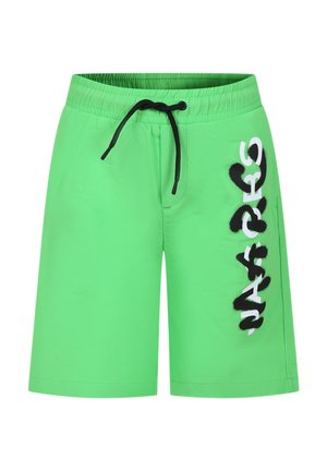 Pantaloni da bagno verdi con vita regolabile, dettagli neri e testo stampato bianco sul lato sinistro. Materiale liscio e leggero.