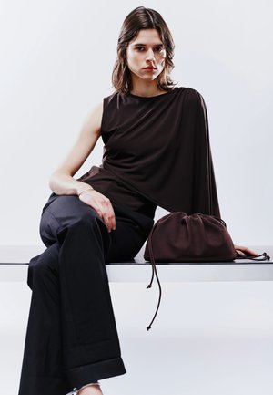 HVISK, ARCANE BRUSH STRUCTURE - Τσάντα χειρός - umber brown