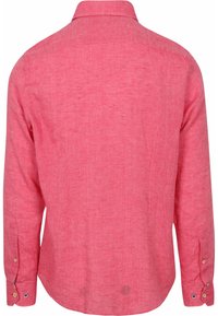 Roze linnen overhemd met lange mouwen en een standaard kraag, voorzien van knoopmanchetten en een licht gestructureerde stof. De achterkant toont stikseldetails.
