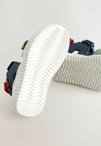 Next REGULAR FIT UTILITY TREKKER - Trekkingsandale - multi