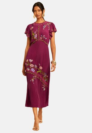 Love & Roses, PETITE FIT - ASYMMETRIC FLORAL EMBROIDERED MIDI DRESS - Freizeitkleid - purple