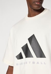 adidas Performance TEE - T-shirts med print - chalk white/black
