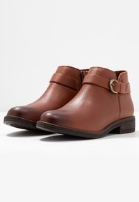 Clarks Botines bajos - brown