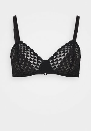 Soutien-gorge en dentelle noire avec armatures, arborant un motif à carreaux, des bretelles réglables et des bords festonnés. Design classique avec un système de fermeture à crochets.