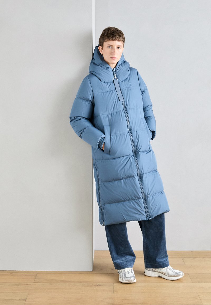 Marc O'Polo PUFFER COAT WITH HOOD SIDE SLITS WITH ZIPPER WELT POCKETS BACKPACK BELTS - Dūnu mētelis - hazy blue
